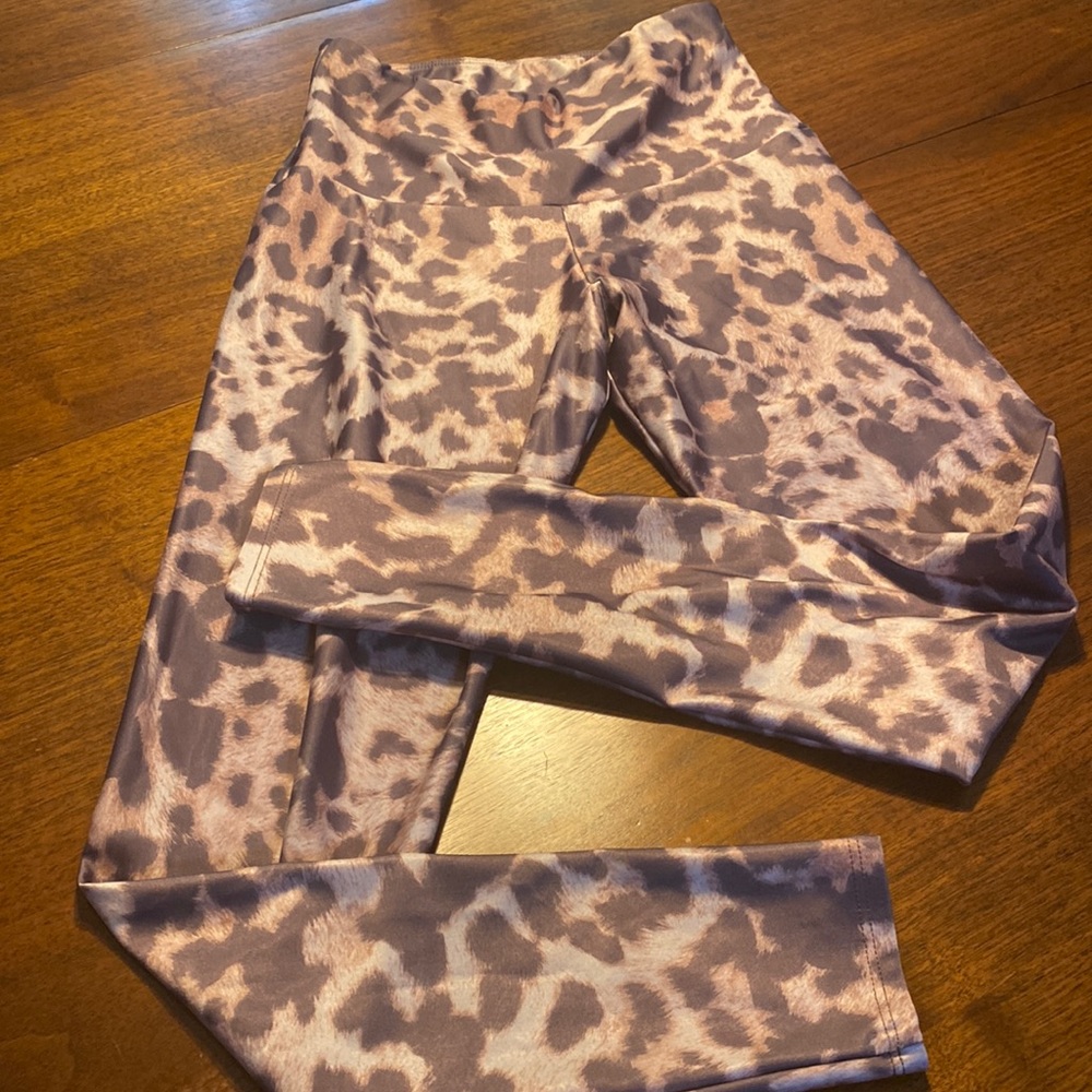 Onzie leopard print yoga pants